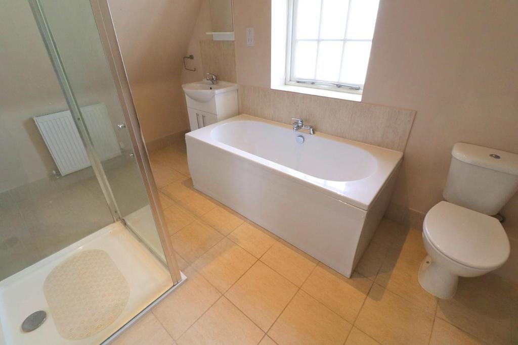 09 - Bathroom.jpg