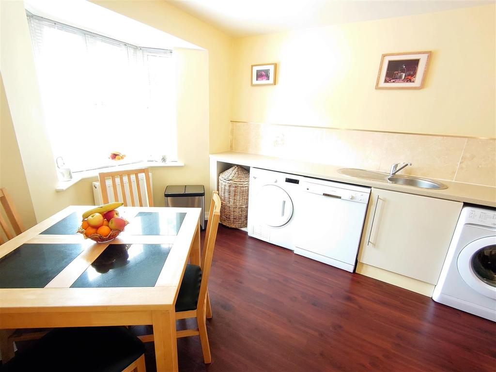 Kitchen 3.jpg