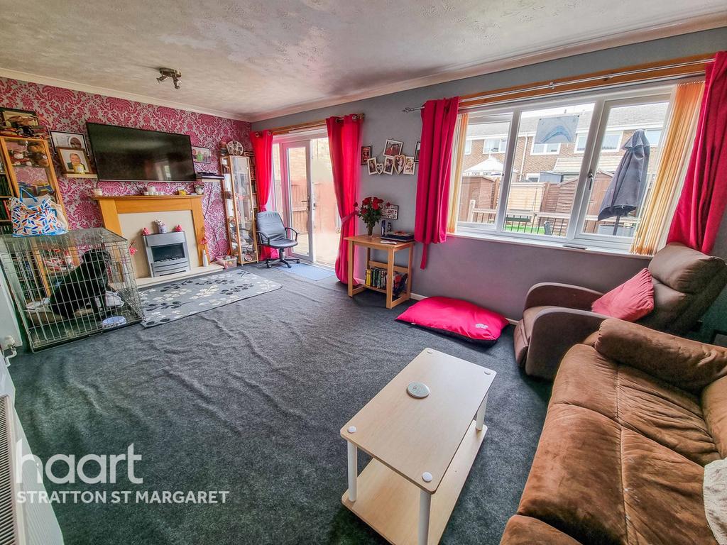Sandgate, Swindon 4 bed end of terrace house £250,000