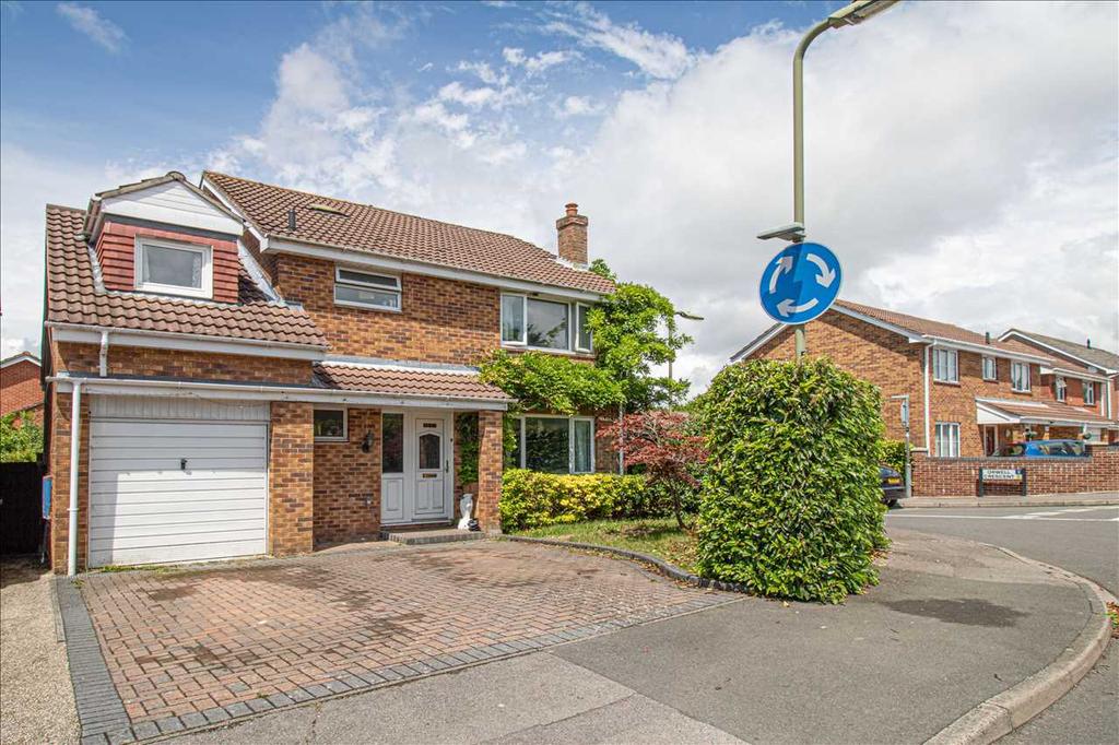 Abshot Road, Titchfield Common 5 bed detached house £450,000