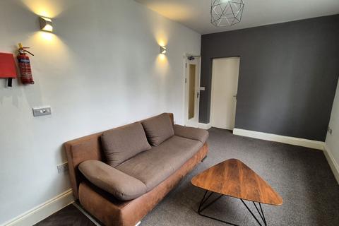 2 bedroom flat to rent, Heaton Road, M20 4PX