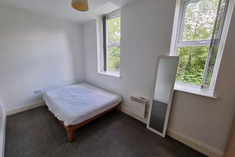 2 bedroom flat to rent, Heaton Road, M20 4PX