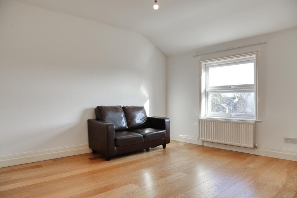 The Grove, Ealing, London, W5 5LG 1 bed flat £1,350 pcm (£312 pw)