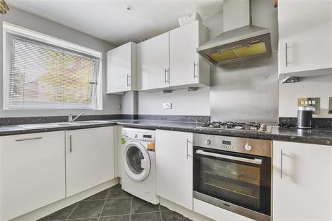 5 Wraysbury Drive, West Drayton, UB7 7FL