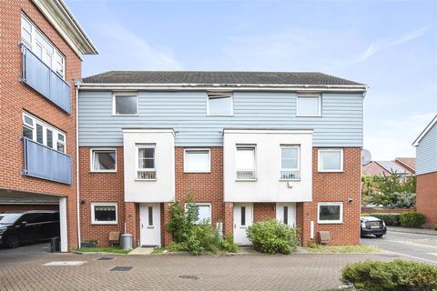 5 Wraysbury Drive, West Drayton, UB7 7FL