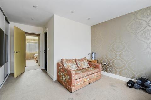 5 Wraysbury Drive, West Drayton, UB7 7FL