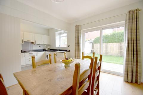 8 Third Avenue, Wakefield, WF1 2HX