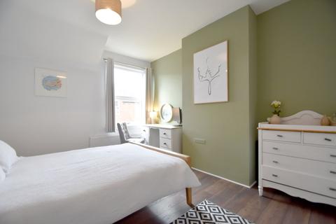 8 Third Avenue, Wakefield, WF1 2HX