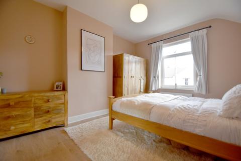 8 Third Avenue, Wakefield, WF1 2HX