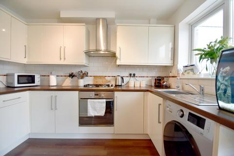 10 Badminton View, Leeds, LS10 4UT