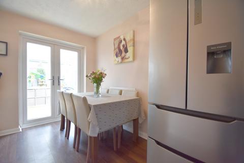 10 Badminton View, Leeds, LS10 4UT
