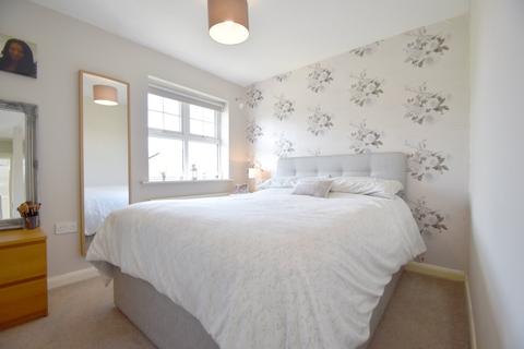 10 Badminton View, Leeds, LS10 4UT