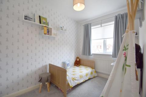 10 Badminton View, Leeds, LS10 4UT