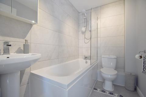 10 Badminton View, Leeds, LS10 4UT