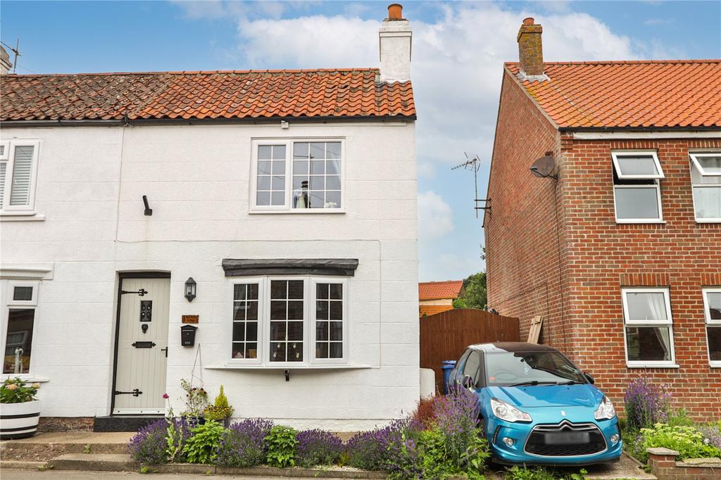 High Street, Easington, Hull, HU12 2 bed semidetached house £115,000