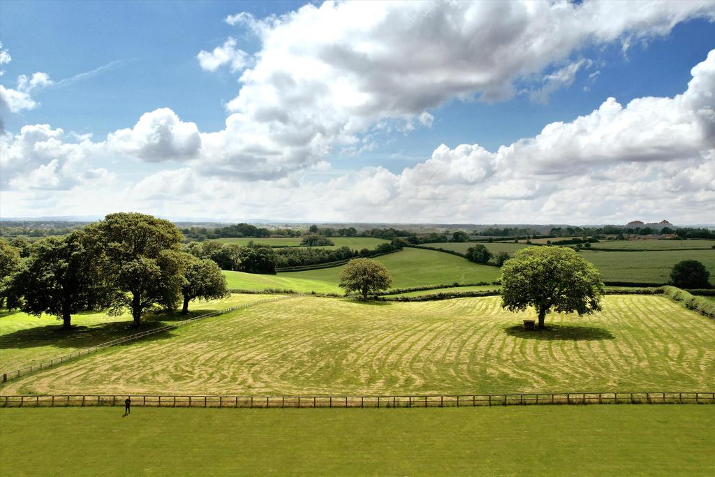 Dippenhall, Farnham, Hampshire, GU10 5 bed detached house £3,750,000