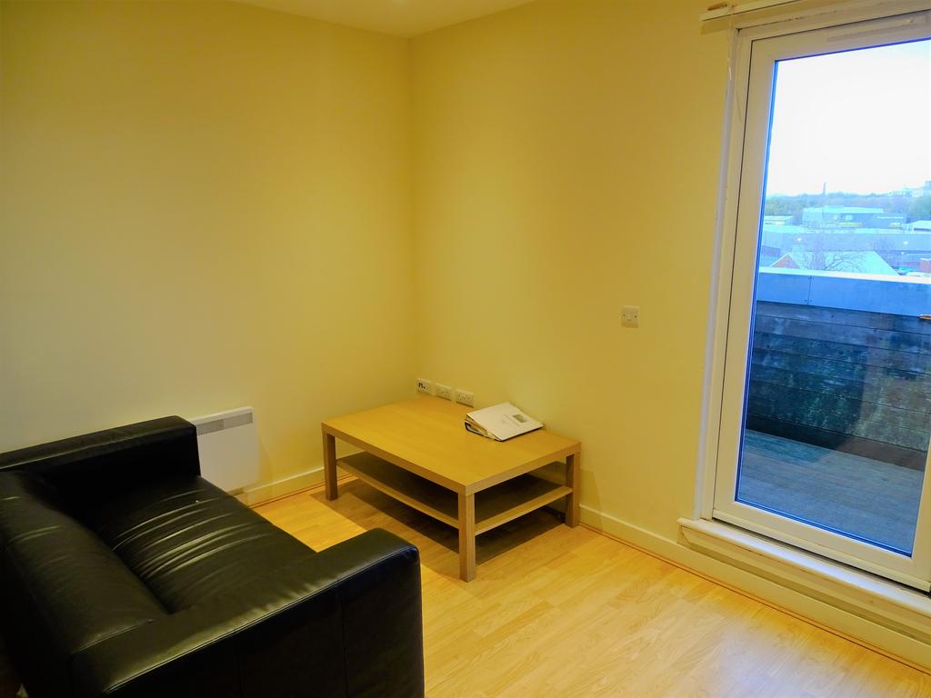 Wharfside, Heritage Way, Wigan, WN3 2 bed flat £675 pcm (£156 pw)