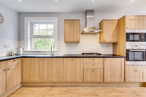 2 bedroom maisonette to rent, Chilton Road, Kew