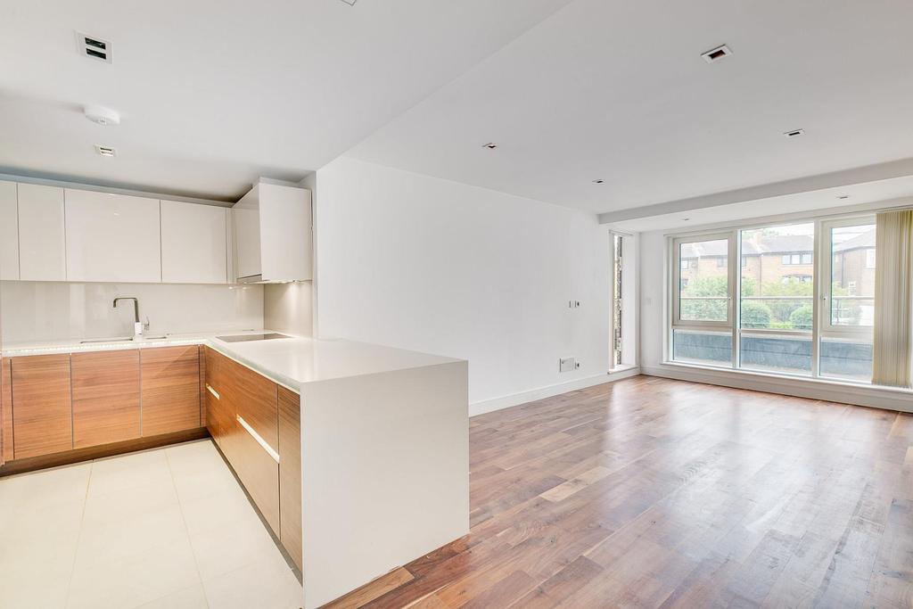 Strand House, 8 Kew Bridge Road, Brentford, TW8. 2 bed flat £575,000