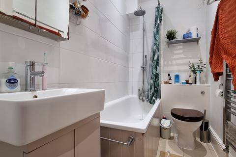 90a Friern Road, London, SE22 0AX
