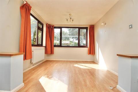 52 Leggatt Drive, Bramford, Ipswich, IP8 4EX