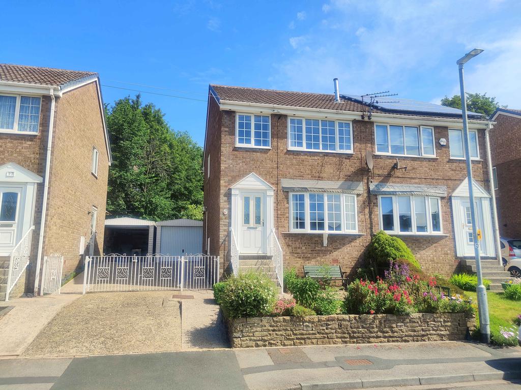 19 Kings Lea, Copley, Halifax HX3 0UU 3 bed semidetached house £195,000