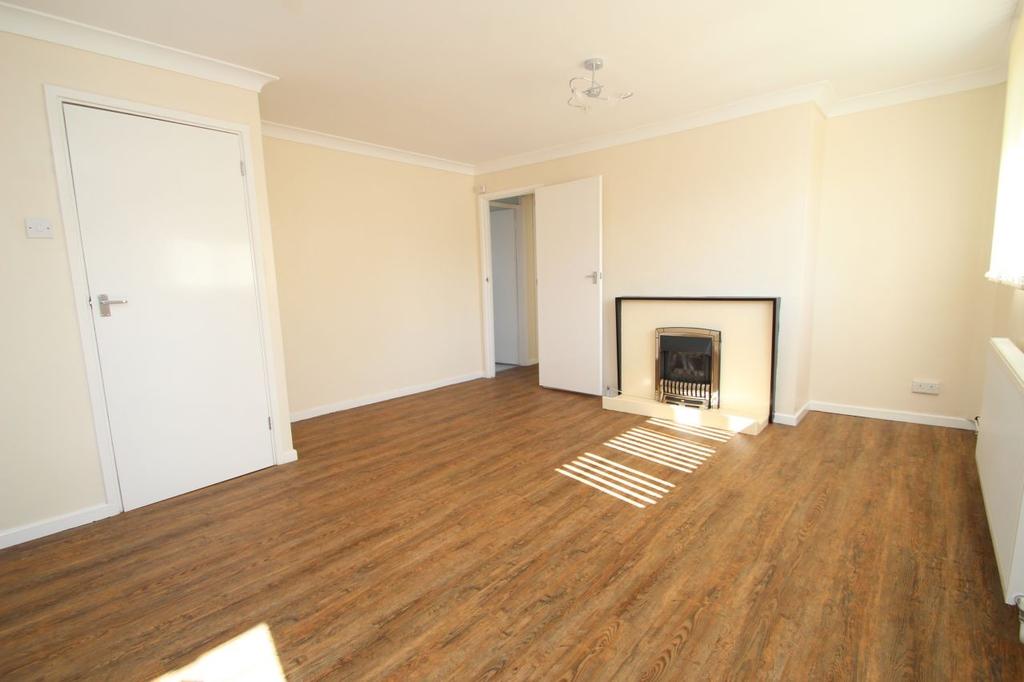 Victor Close, Hornchurch, RM12 2 bed flat £1,250 pcm (£288 pw)
