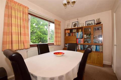 51 Hillside, Banstead, SM7 1HG