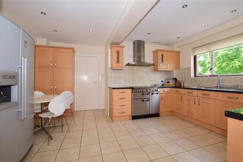 51 Hillside, Banstead, SM7 1HG