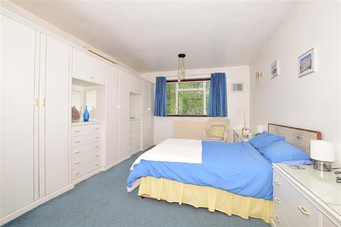 51 Hillside, Banstead, SM7 1HG