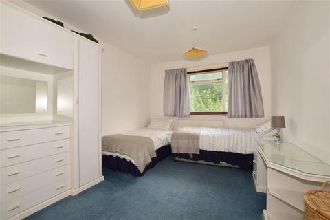 51 Hillside, Banstead, SM7 1HG