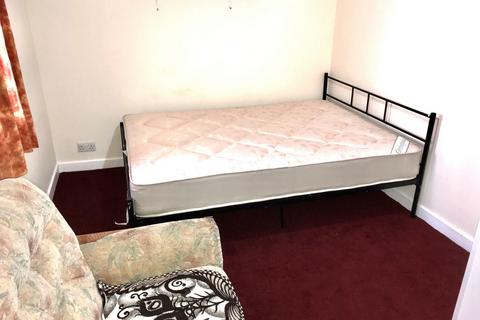 2 bedroom flat to rent, Nash Way, Kenton, HA3