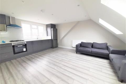 3 bedroom duplex to rent, Romney Road, First Floor Flat, Hayes, UB4