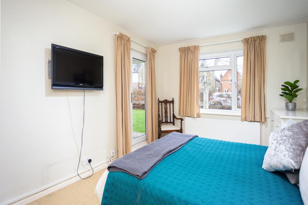 Bedroom 1 (pic 3)