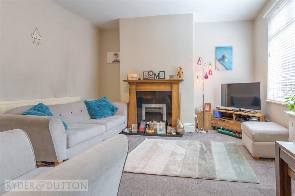 Dixon Street, Lees, Oldham, OL4 2 bed terraced house £124,950