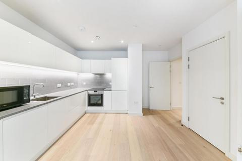 2 bedroom apartment to rent, Liner House, Royal Wharf, London, E16