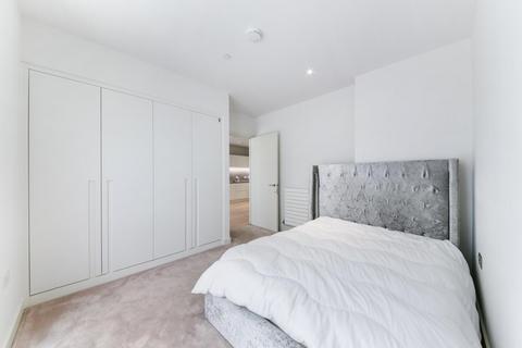 2 bedroom apartment to rent, Liner House, Royal Wharf, London, E16