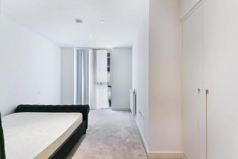 2 bedroom apartment to rent, Liner House, Royal Wharf, London, E16