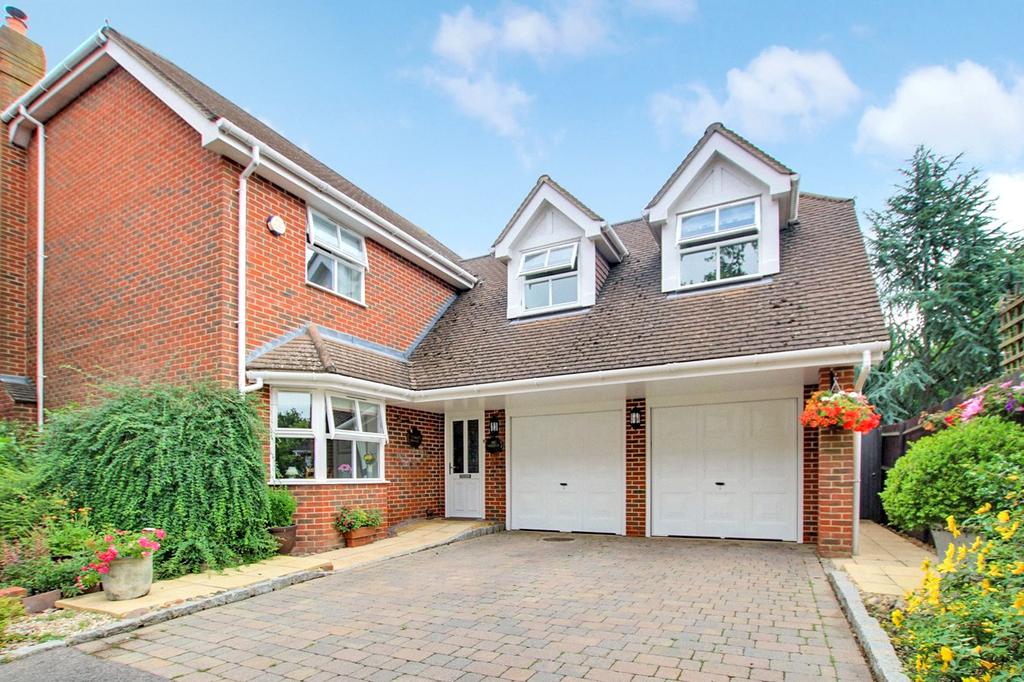 Millington Close, Reading, RG2 5 bed detached house £750,000