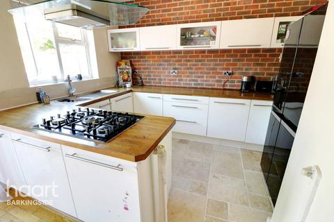 76 Dunspring Lane, Ilford, IG5 0UB