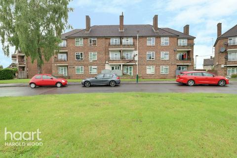 4, Pulborough House Kingsbridge Circus, Romford, RM3 8NA