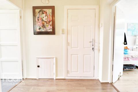 4, Pulborough House Kingsbridge Circus, Romford, RM3 8NA