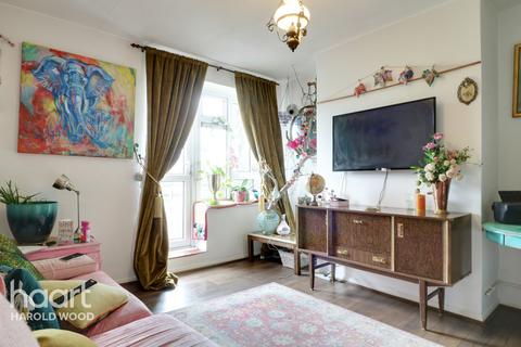 4, Pulborough House Kingsbridge Circus, Romford, RM3 8NA