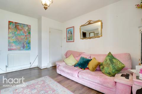 4, Pulborough House Kingsbridge Circus, Romford, RM3 8NA