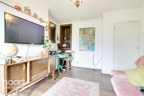 4, Pulborough House Kingsbridge Circus, Romford, RM3 8NA
