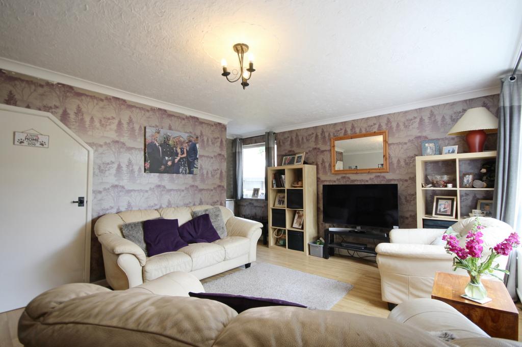 Leigh Way, Weaverham, Cheshire, CW8 3 bed semidetached house £225,000