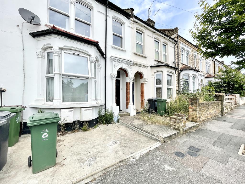 Cairo Road, Walthamstow E17 2 bed apartment £1,500 pcm (£346 pw)