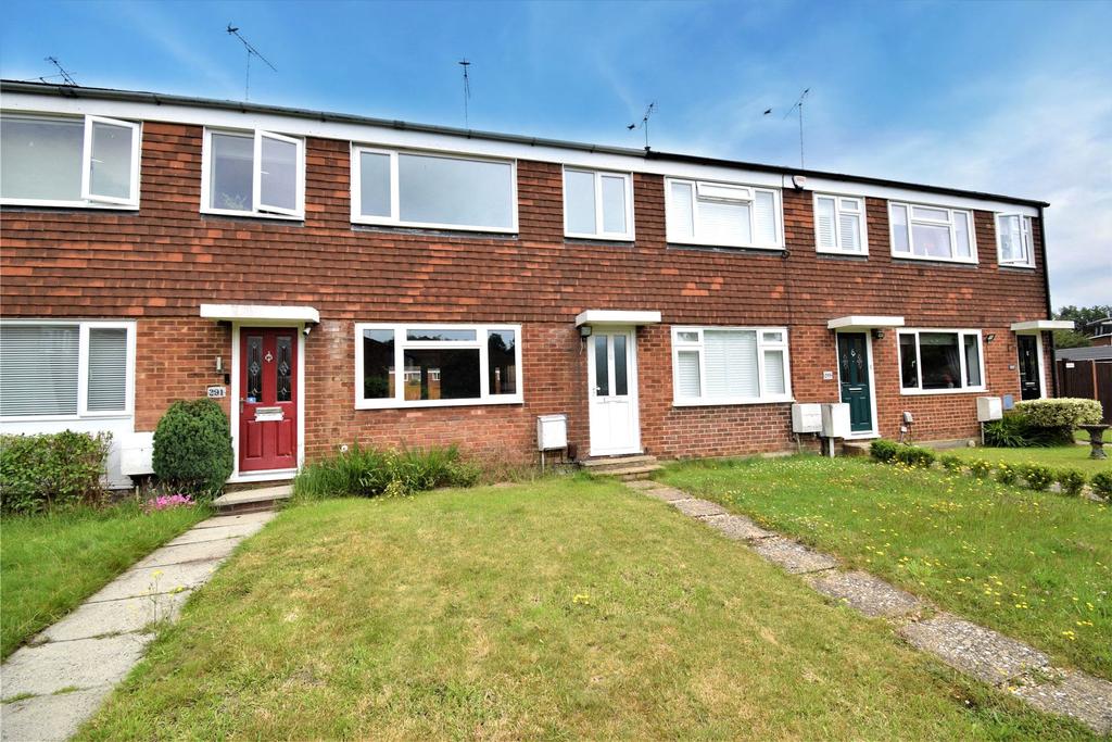 Pinewood Park, Farnborough, Hampshire, GU14 3 bed terraced house £1,400 pcm (£323 pw)