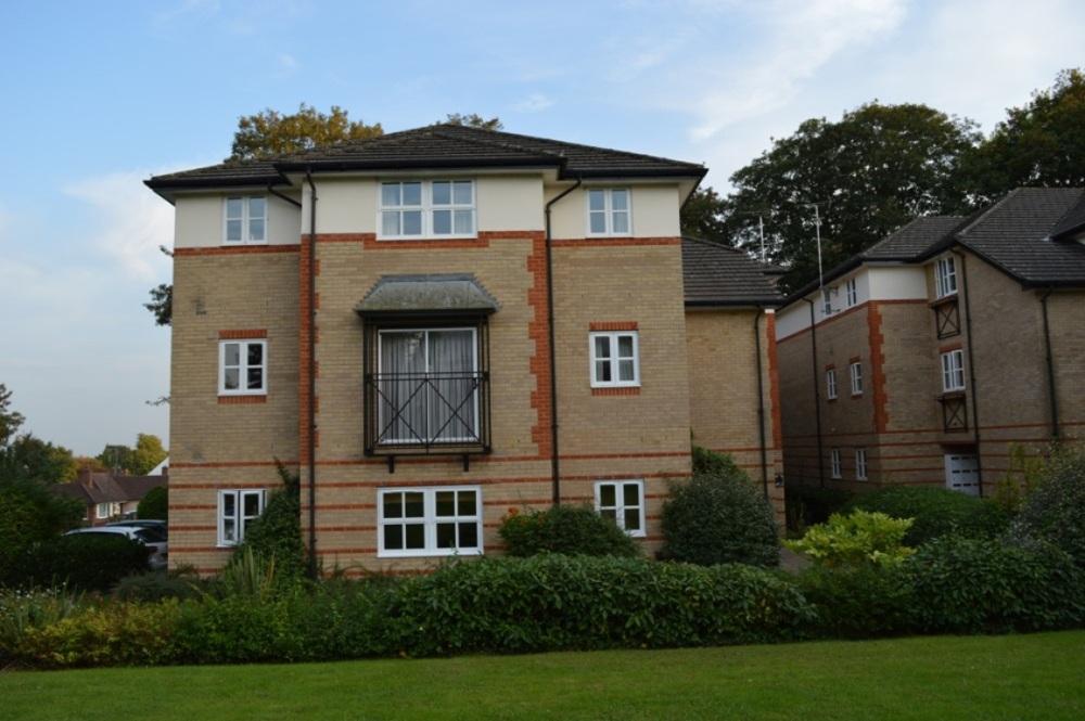 Ash Court, Balmore Park, Caversham, Reading, Berkshire 2 bed apartment