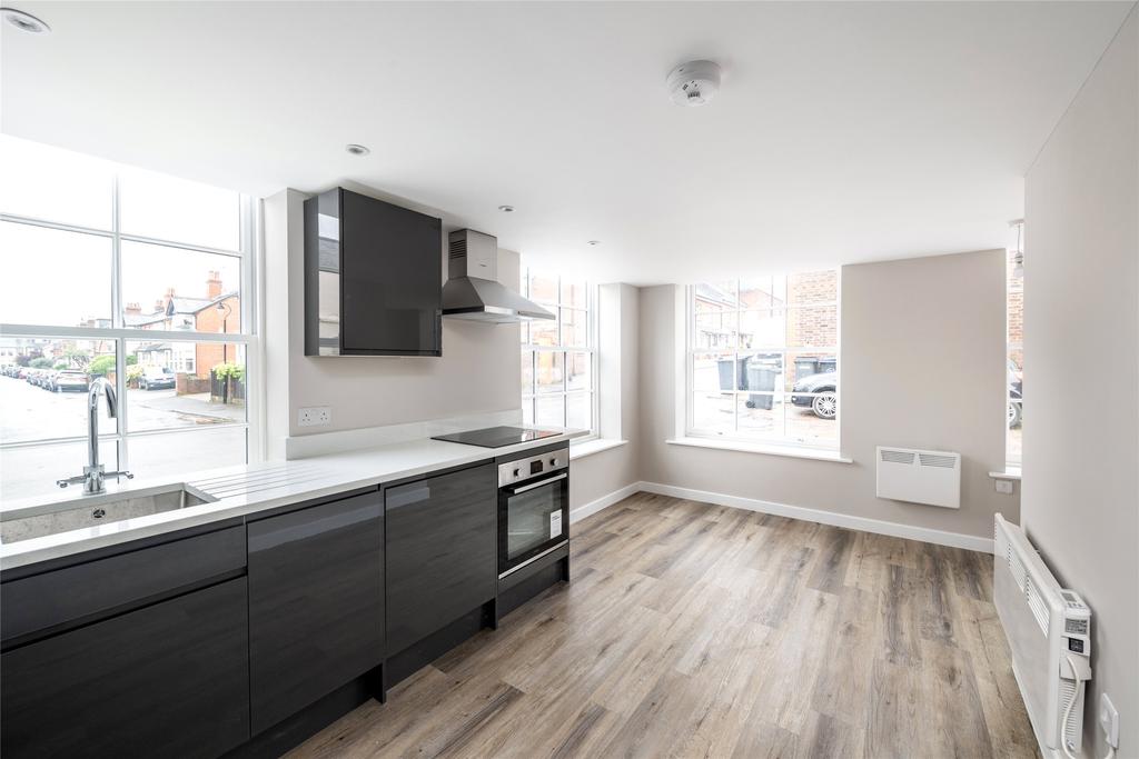 17A Ansell Road, Dorking, Surrey, RH4 1 bed flat for sale £225,000